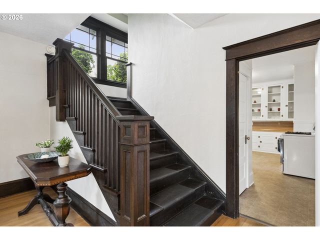 4723 Se TAYLOR St, Portland, OR 97215