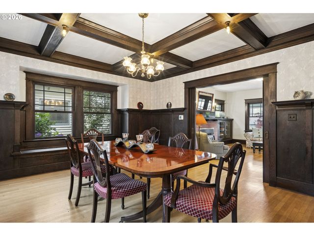 4723 Se TAYLOR St, Portland, OR 97215