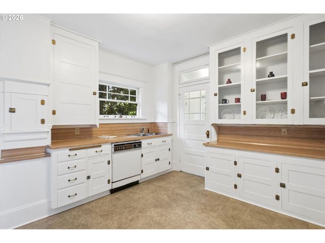 4723 Se TAYLOR St, Portland, OR 97215