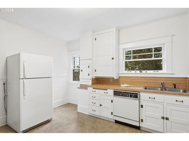 4723 Se TAYLOR St, Portland, OR 97215
