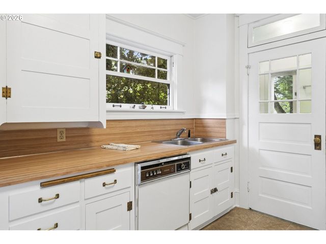 4723 Se TAYLOR St, Portland, OR 97215