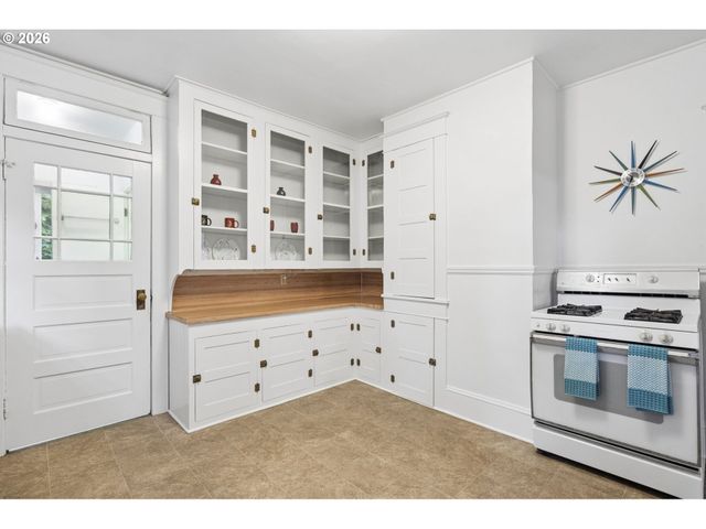 4723 Se TAYLOR St, Portland, OR 97215