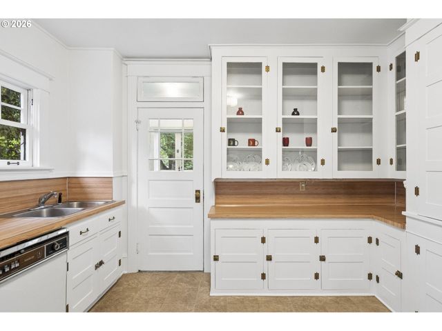 4723 Se TAYLOR St, Portland, OR 97215