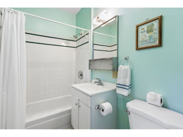 4723 Se TAYLOR St, Portland, OR 97215
