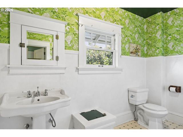 4723 Se TAYLOR St, Portland, OR 97215
