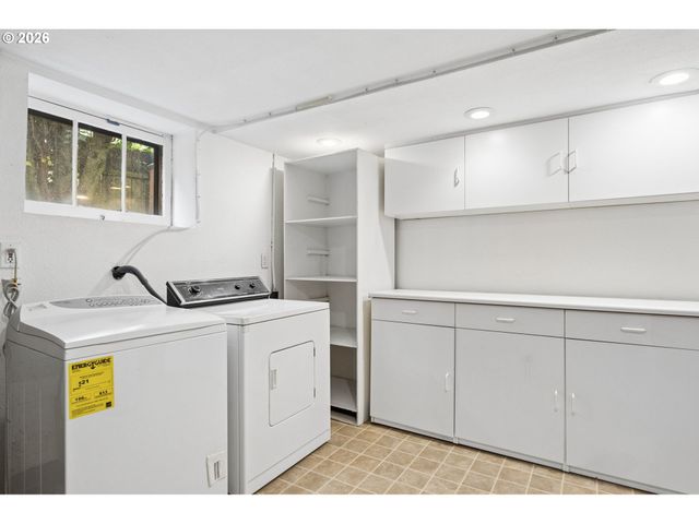 4723 Se TAYLOR St, Portland, OR 97215