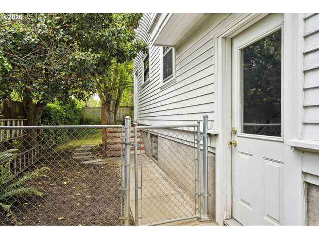 4723 Se TAYLOR St, Portland, OR 97215