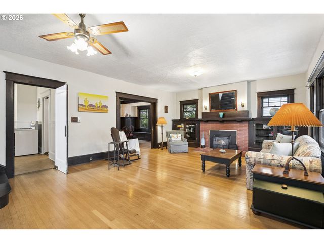 4723 Se TAYLOR St, Portland, OR 97215