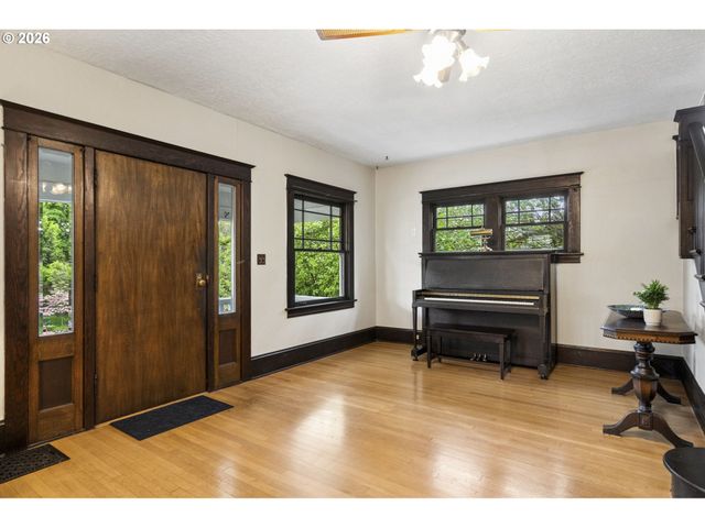 4723 Se TAYLOR St, Portland, OR 97215