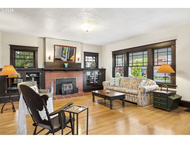 4723 Se TAYLOR St, Portland, OR 97215
