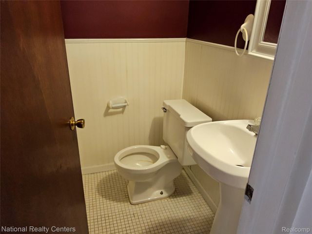 29576 CITY CENTER Drive 4, Warren, MI 48093