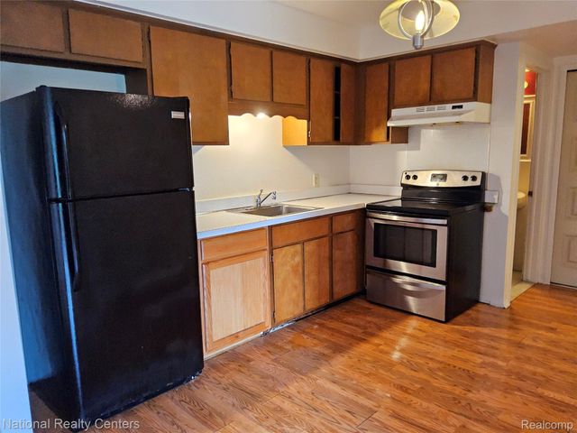 29576 CITY CENTER Drive 4, Warren, MI 48093