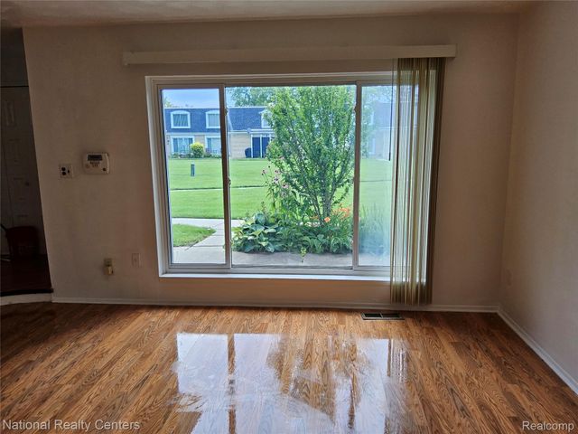 29576 CITY CENTER Drive 4, Warren, MI 48093