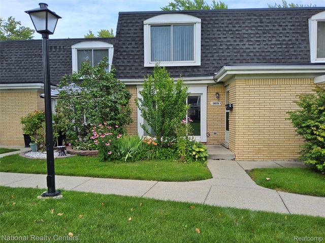 29576 CITY CENTER Drive 4, Warren, MI 48093