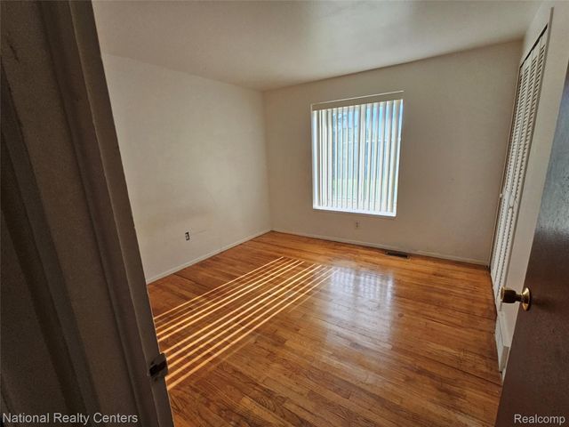 29576 CITY CENTER Drive 4, Warren, MI 48093