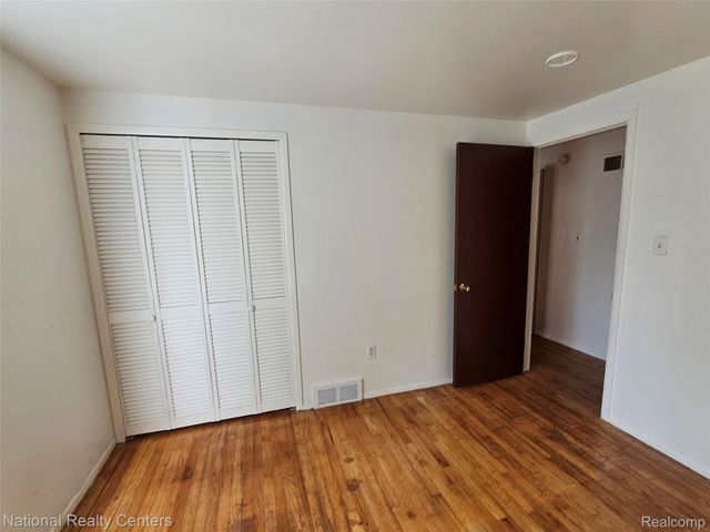 29576 CITY CENTER Drive 4, Warren, MI 48093