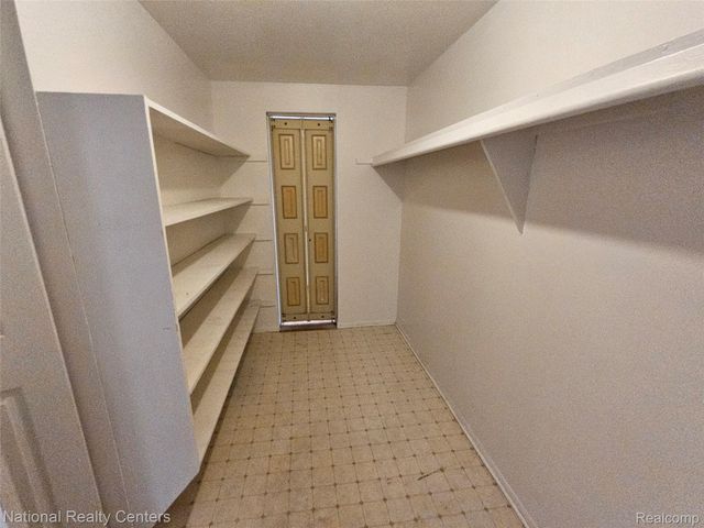 29576 CITY CENTER Drive 4, Warren, MI 48093