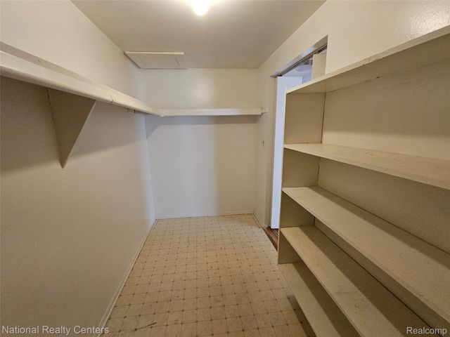 29576 CITY CENTER Drive 4, Warren, MI 48093