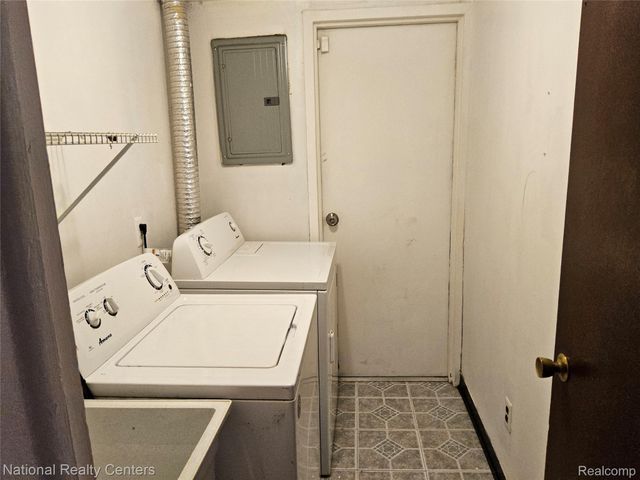 29576 CITY CENTER Drive 4, Warren, MI 48093