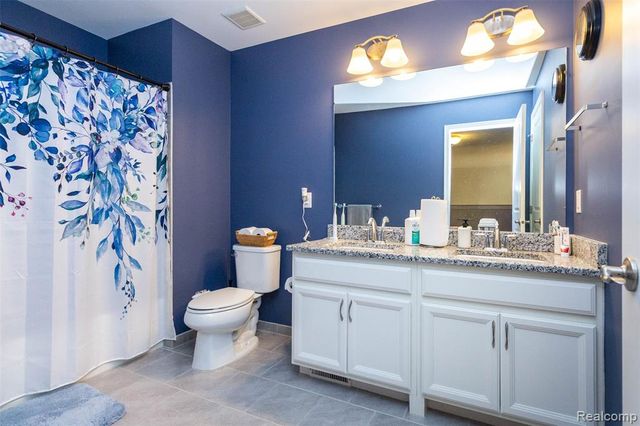 2589 Oxford Circle, Ann Arbor, MI 48103