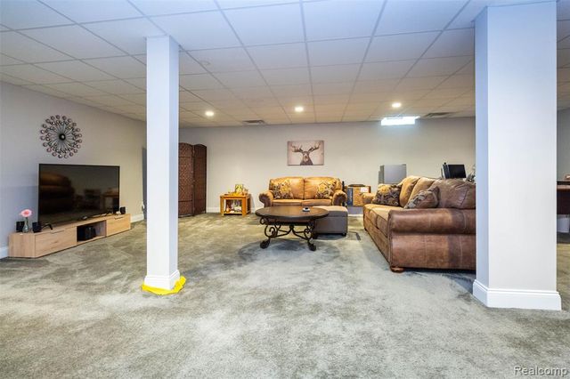 2589 Oxford Circle, Ann Arbor, MI 48103