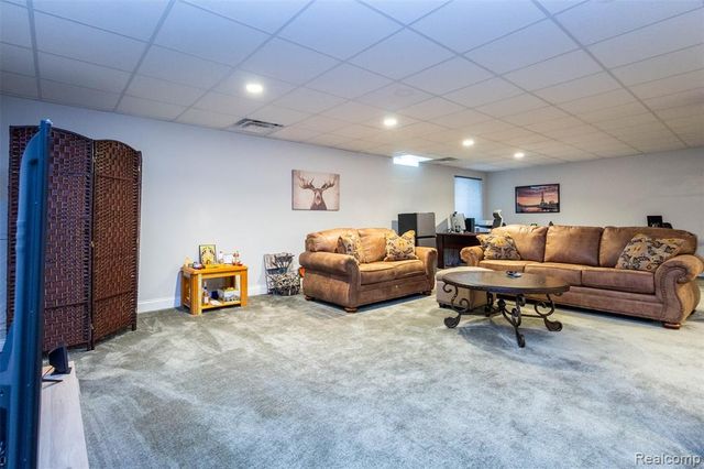 2589 Oxford Circle, Ann Arbor, MI 48103