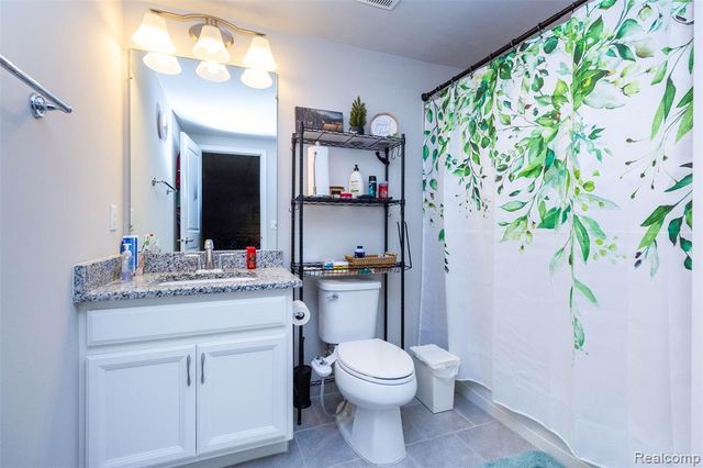 2589 Oxford Circle, Ann Arbor, MI 48103