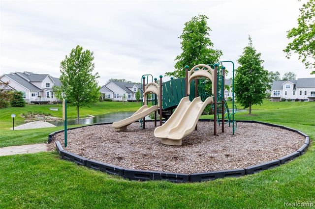 2589 Oxford Circle, Ann Arbor, MI 48103