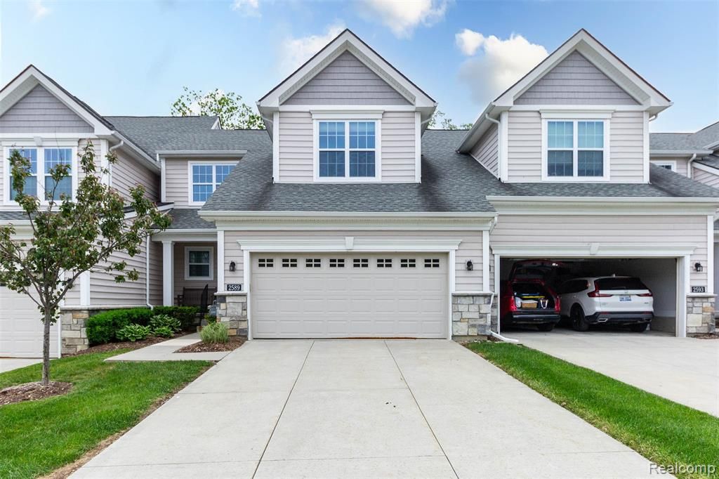 2589 Oxford Circle, Ann Arbor, MI 48103