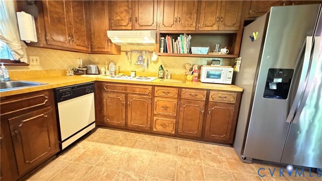 5511 Buxton Ct, Chester, VA 23831