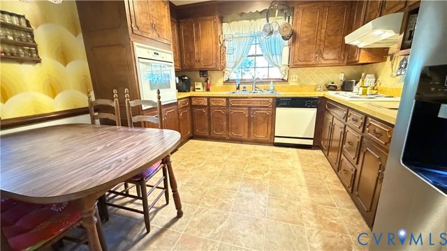 5511 Buxton Ct, Chester, VA 23831