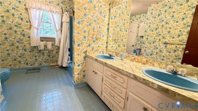 5511 Buxton Ct, Chester, VA 23831