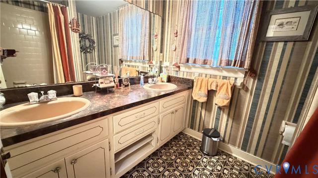 5511 Buxton Ct, Chester, VA 23831