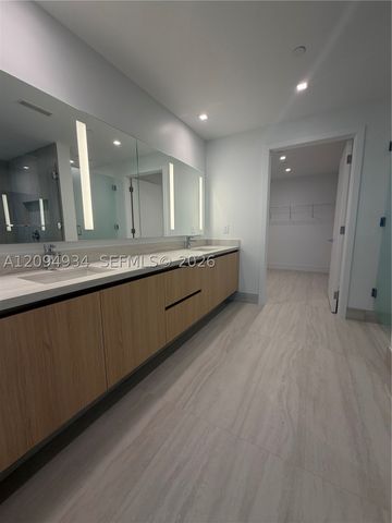 2411 Laguna Cir 2408, Miami, FL 33181