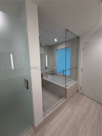 2411 Laguna Cir 2408, Miami, FL 33181