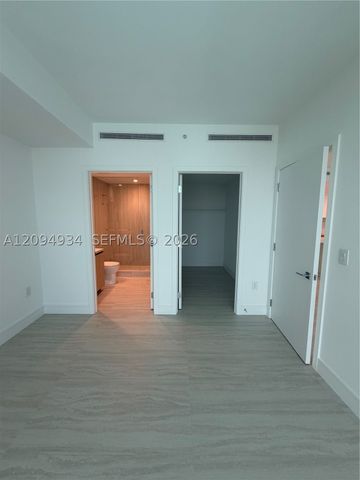 2411 Laguna Cir 2408, Miami, FL 33181