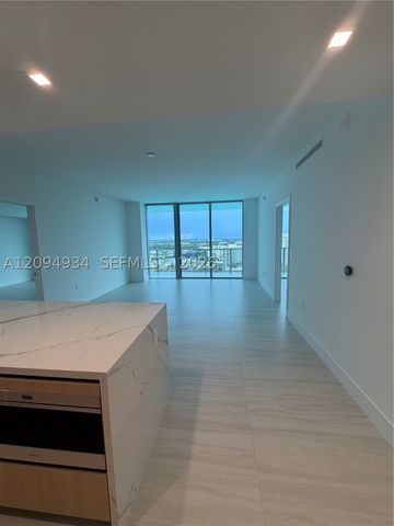 2411 Laguna Cir 2408, Miami, FL 33181