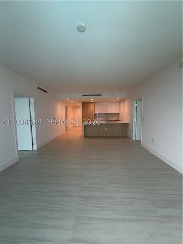 2411 Laguna Cir 2408, Miami, FL 33181