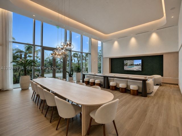 2411 Laguna Cir 2408, Miami, FL 33181