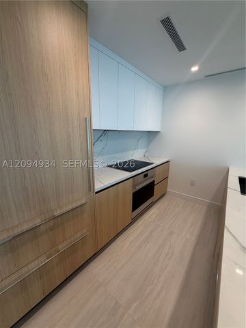 2411 Laguna Cir 2408, Miami, FL 33181