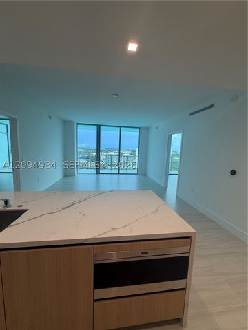 2411 Laguna Cir 2408, Miami, FL 33181