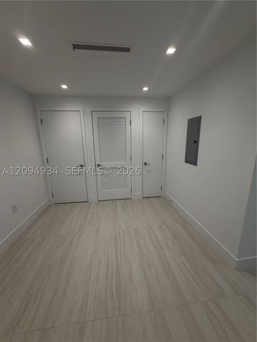 2411 Laguna Cir 2408, Miami, FL 33181