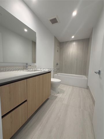 2411 Laguna Cir 2408, Miami, FL 33181