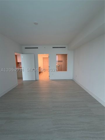 2411 Laguna Cir 2408, Miami, FL 33181