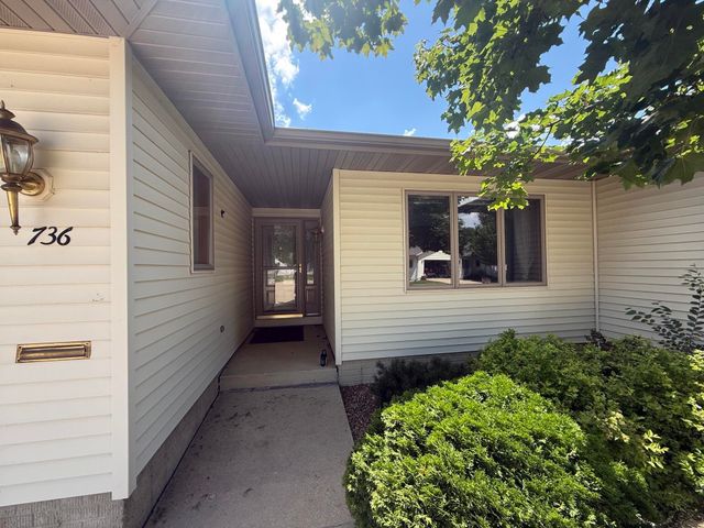736 Southlawn Terrace, Oelwein, IA 50662