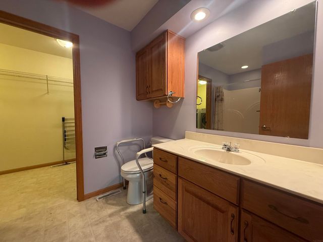 736 Southlawn Terrace, Oelwein, IA 50662