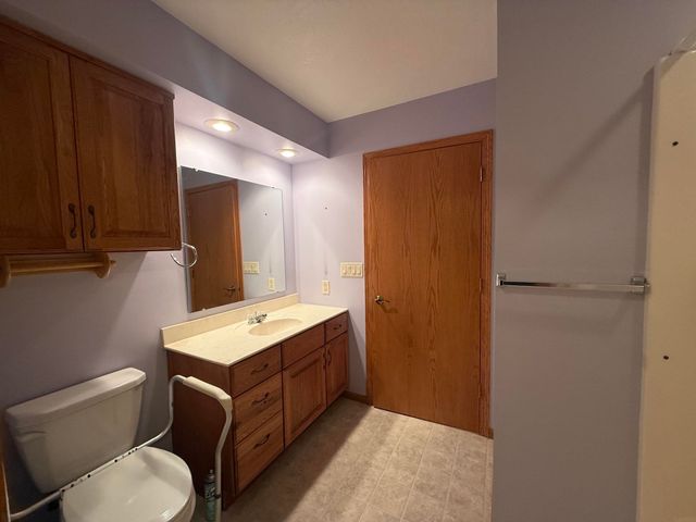 736 Southlawn Terrace, Oelwein, IA 50662
