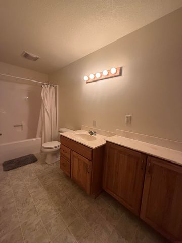 736 Southlawn Terrace, Oelwein, IA 50662