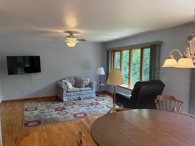 736 Southlawn Terrace, Oelwein, IA 50662