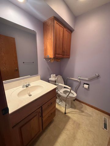 736 Southlawn Terrace, Oelwein, IA 50662